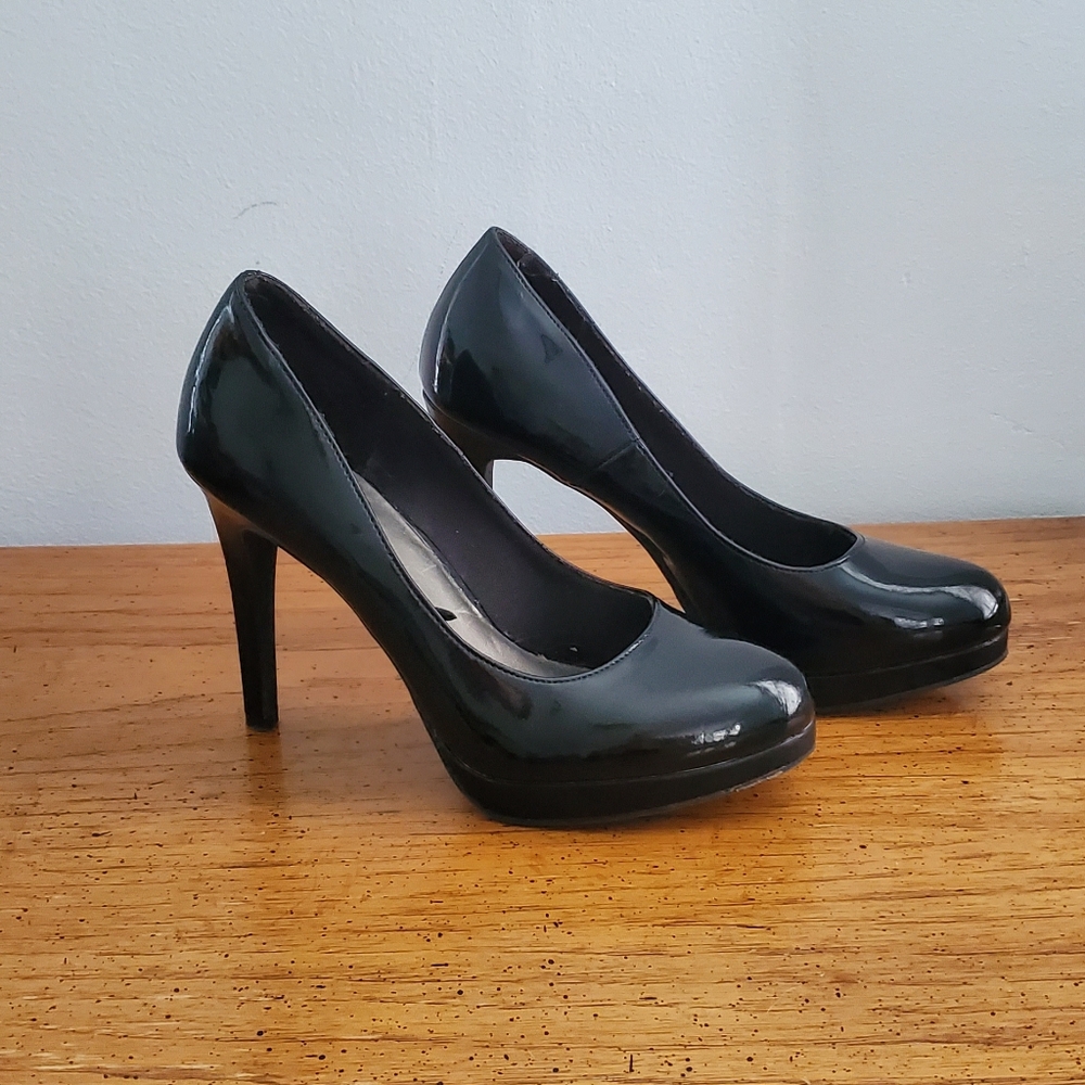 Fioni Black Heels